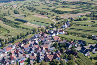 Vue aérienne de Église de pèlerinage Saint-Martin dans le quartier de Zimmern à le quartier Urloffen in Appenweier dans le département Bade-Wurtemberg, Allemagne
