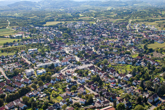 Vue aérienne de Vue des rues et des maisons dans les quartiers résidentiels à Appenweier dans le département Bade-Wurtemberg, Allemagne
