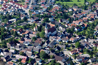 Vue aérienne de Bâtiments d'église en Windschläg à le quartier Windschläg in Offenburg dans le département Bade-Wurtemberg, Allemagne