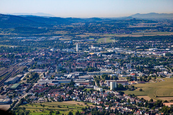 Vue aérienne de Du nord à le quartier Bohlsbach in Offenburg dans le département Bade-Wurtemberg, Allemagne