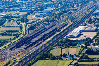 Vue aérienne de Gare de marchandises à le quartier Bohlsbach in Offenburg dans le département Bade-Wurtemberg, Allemagne