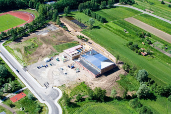 Vue oblique de Chantier de construction de la salle polyvalente Bienwaldhalle à Kandel dans le département Rhénanie-Palatinat, Allemagne