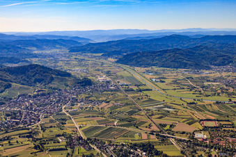 Vue aérienne de Vallée de la Kinzig à Ortenberg dans le département Bade-Wurtemberg, Allemagne