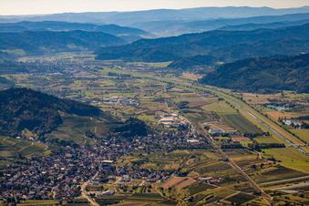 Vue aérienne de Vallée de la Kinzig à Ortenberg dans le département Bade-Wurtemberg, Allemagne