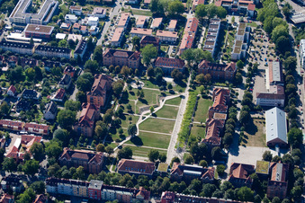 Vue aérienne de Place du Parc des Amis de la Constitution à Offenburg dans le département Bade-Wurtemberg, Allemagne