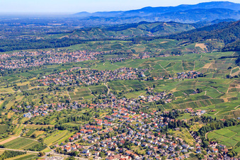 Vue aérienne de Entre Ortenberg et Fessenbach à le quartier Käfersberg in Ortenberg dans le département Bade-Wurtemberg, Allemagne