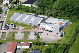 Vue aérienne de Parc des sports à le quartier Minderslachen in Kandel dans le département Rhénanie-Palatinat, Allemagne