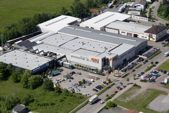 Vue aérienne de Quincaillerie OBI à le quartier Minderslachen in Kandel dans le département Rhénanie-Palatinat, Allemagne