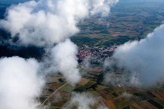 Vue aérienne de Du sud à Wissembourg dans le département Bas Rhin, France