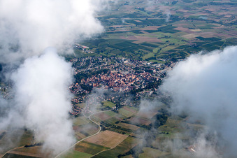 Vue aérienne de Du sud à Wissembourg dans le département Bas Rhin, France