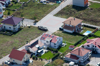 Enregistrement par drone de Sur la haute piste à Kandel dans le département Rhénanie-Palatinat, Allemagne