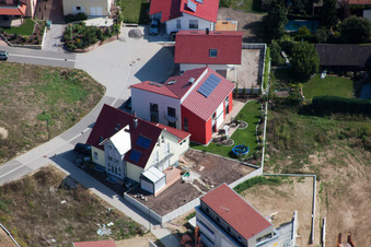 Sur la haute piste à Kandel dans le département Rhénanie-Palatinat, Allemagne depuis l'avion