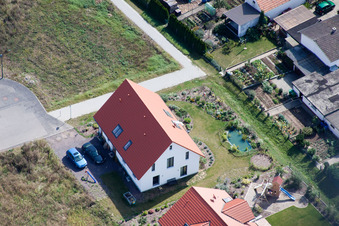 Sur la haute piste à Kandel dans le département Rhénanie-Palatinat, Allemagne vue du ciel