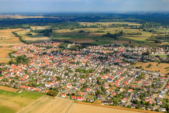 Vue aérienne de Vue de la ville depuis le sud à Leimersheim dans le département Rhénanie-Palatinat, Allemagne