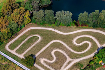 Vue oblique de Seehof (labyrinthe de maïs) à Leimersheim dans le département Rhénanie-Palatinat, Allemagne