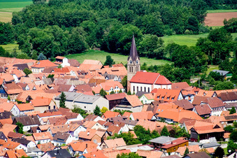 Vue oblique de Église Saint-Martin à Steinweiler dans le département Rhénanie-Palatinat, Allemagne