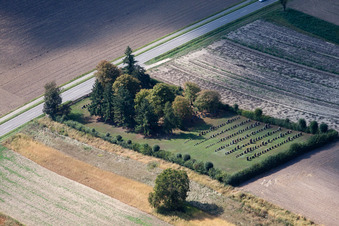 Vue aérienne de Cimetière juif Rülzheim à Rülzheim dans le département Rhénanie-Palatinat, Allemagne