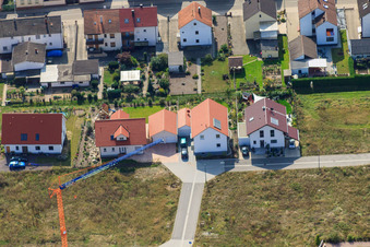 Sur la haute piste à Kandel dans le département Rhénanie-Palatinat, Allemagne d'un drone