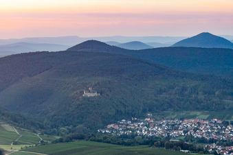 Château de Landeck à Klingenmünster dans le département Rhénanie-Palatinat, Allemagne depuis l'avion