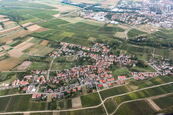 Vue aérienne de Du nord-ouest à le quartier Pleisweiler in Pleisweiler-Oberhofen dans le département Rhénanie-Palatinat, Allemagne