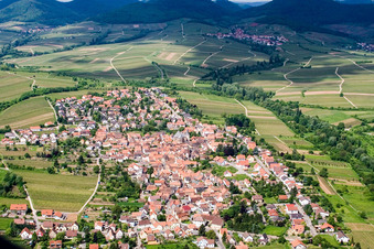 Vue aérienne de Vue des rues et des maisons dans les quartiers résidentiels à le quartier Arzheim in Landau in der Pfalz dans le département Rhénanie-Palatinat, Allemagne