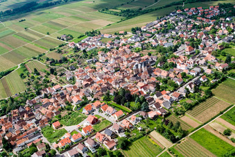 Vue aérienne de Vue d'ensemble de la ville depuis le nord-est à le quartier Arzheim in Landau in der Pfalz dans le département Rhénanie-Palatinat, Allemagne
