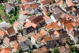Vue oblique de Jendersgasse à le quartier Arzheim in Landau in der Pfalz dans le département Rhénanie-Palatinat, Allemagne