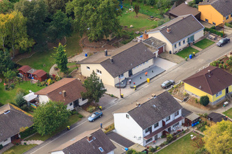 Dans le jardin du moulin à Eppelsheim dans le département Rhénanie-Palatinat, Allemagne depuis l'avion
