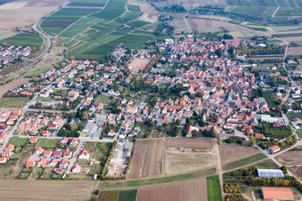 Vue aérienne de Vue des rues et des maisons dans les quartiers résidentiels à Ober-Flörsheim dans le département Rhénanie-Palatinat, Allemagne