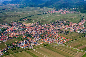 Vue aérienne de Lieu du nord à Maikammer dans le département Rhénanie-Palatinat, Allemagne