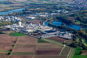 Vue aérienne de Sites d'usine de Betonwerk Pfenning GmbH et Riva Stahl GmbH Usine Lampertheim à Lampertheim dans le département Hesse, Allemagne