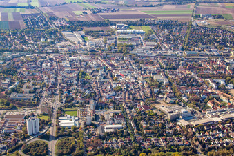 Vue aérienne de Vue de la ville depuis l'est à Frankenthal dans le département Rhénanie-Palatinat, Allemagne