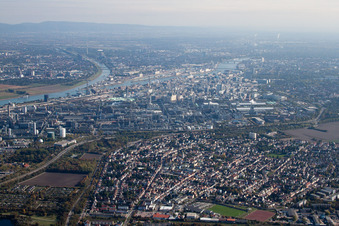 Vue aérienne de BASF Nord à le quartier Oppau in Ludwigshafen am Rhein dans le département Rhénanie-Palatinat, Allemagne