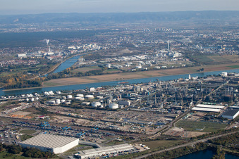 Vue aérienne de Quartier BASF in Ludwigshafen am Rhein dans le département Rhénanie-Palatinat, Allemagne