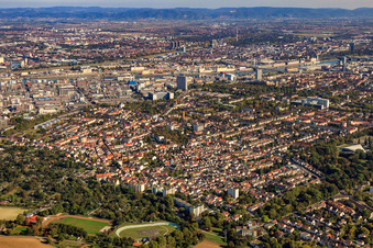 Vue aérienne de De l'ouest à le quartier Friesenheim in Ludwigshafen am Rhein dans le département Rhénanie-Palatinat, Allemagne