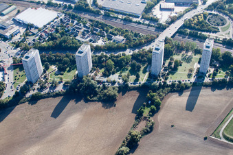 Vue aérienne de Oggersheim, Au Froschlache à le quartier Friesenheim in Ludwigshafen am Rhein dans le département Rhénanie-Palatinat, Allemagne