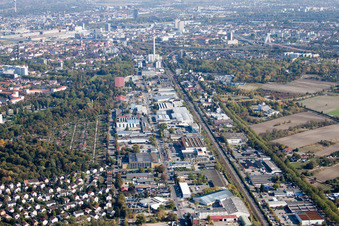 Vue aérienne de Industriestr à le quartier Friesenheim in Ludwigshafen am Rhein dans le département Rhénanie-Palatinat, Allemagne