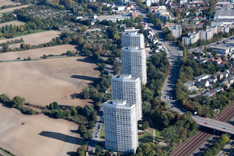 Vue aérienne de Oggersheim, Au Froschlache à le quartier Friesenheim in Ludwigshafen am Rhein dans le département Rhénanie-Palatinat, Allemagne