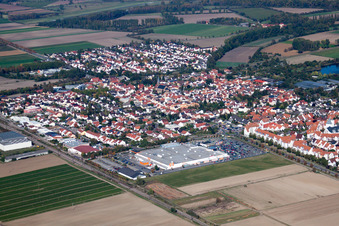 Vue aérienne de Vue des rues et des maisons dans les quartiers résidentiels à le quartier Bobenheim in Bobenheim-Roxheim dans le département Rhénanie-Palatinat, Allemagne