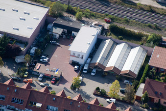 Vue aérienne de Prairie de carreaux à ongles Hydro Kultor à le quartier Bobenheim in Bobenheim-Roxheim dans le département Rhénanie-Palatinat, Allemagne