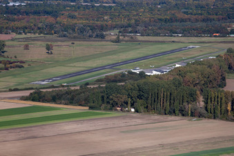 Vue aérienne de Aéroport à Worms dans le département Rhénanie-Palatinat, Allemagne