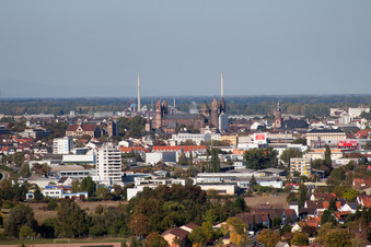 Vue aérienne de Cathédrale impériale vue du sud à Worms dans le département Rhénanie-Palatinat, Allemagne