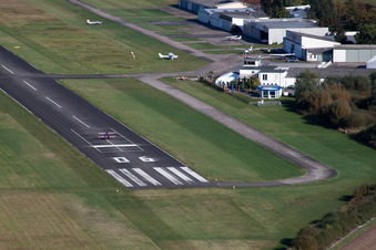 Vue aérienne de Aéroport à Worms dans le département Rhénanie-Palatinat, Allemagne