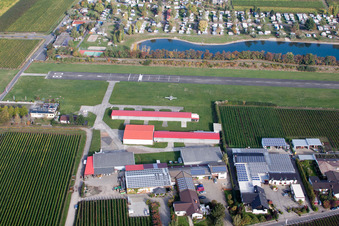 Vue aérienne de Aéroport à Bad Dürkheim dans le département Rhénanie-Palatinat, Allemagne
