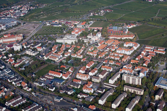 Vue aérienne de Hôpital protestant à le quartier Pfeffingen in Bad Dürkheim dans le département Rhénanie-Palatinat, Allemagne