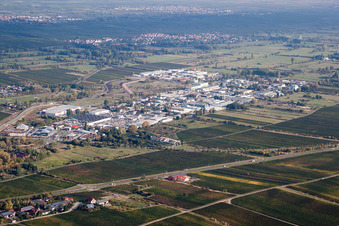 Vue aérienne de Zone industrielle O à Bad Dürkheim dans le département Rhénanie-Palatinat, Allemagne