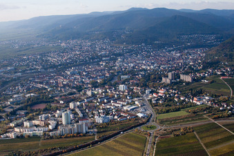 Vue aérienne de Du nord à Neustadt an der Weinstraße dans le département Rhénanie-Palatinat, Allemagne