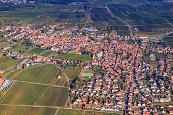 Vue aérienne de Du sud à le quartier Mußbach in Neustadt an der Weinstraße dans le département Rhénanie-Palatinat, Allemagne
