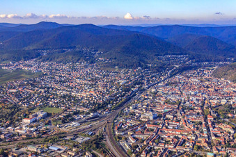 Du nord-est à Neustadt an der Weinstraße dans le département Rhénanie-Palatinat, Allemagne d'en haut