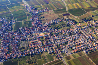 Vue aérienne de Du sud à le quartier Diedesfeld in Neustadt an der Weinstraße dans le département Rhénanie-Palatinat, Allemagne